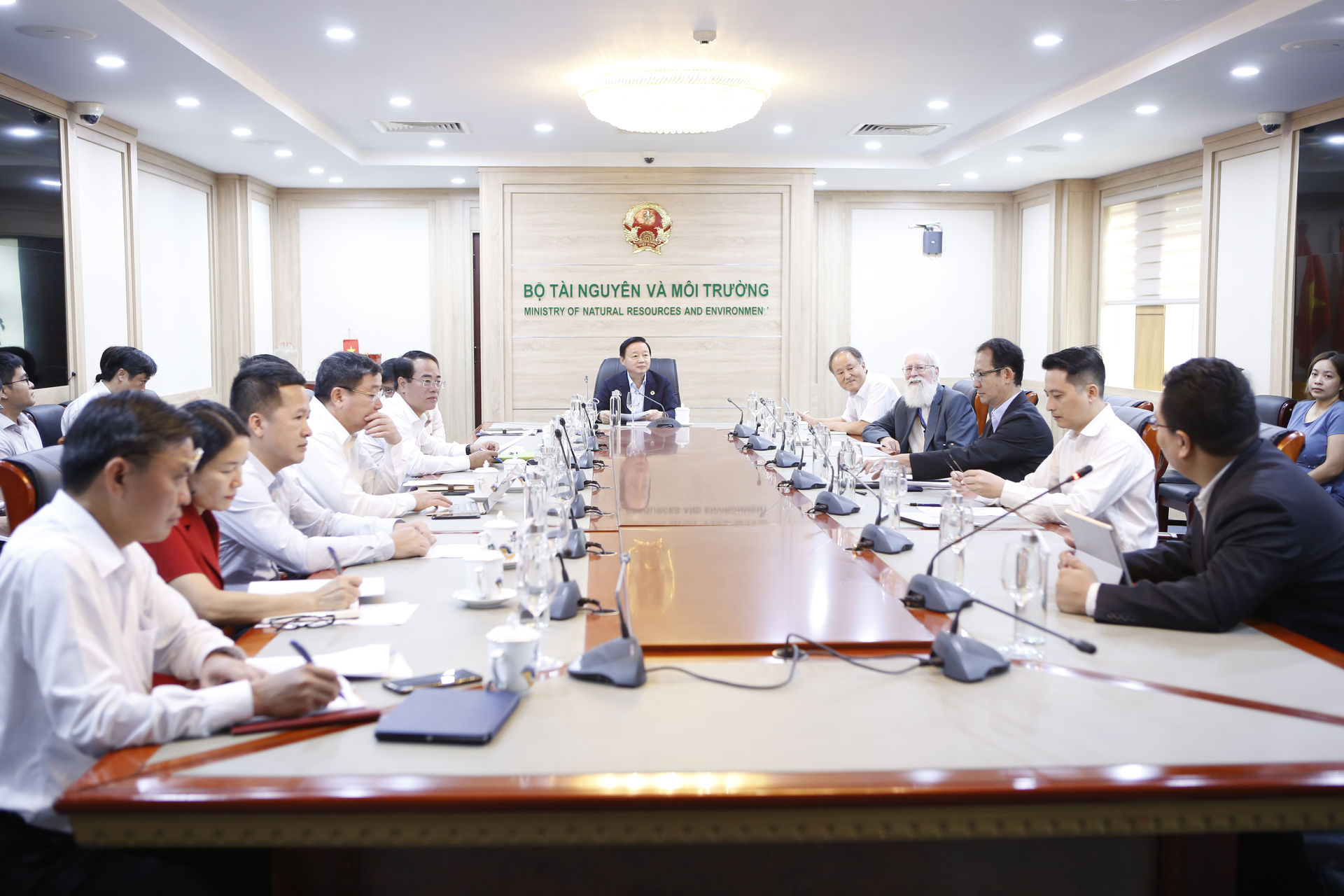  29082022- BT lam viec voi chuyen gia quoc te 1- mg 0162