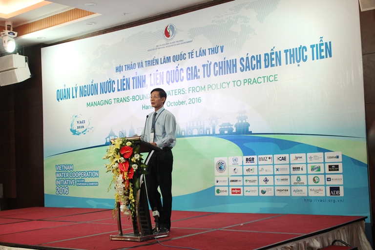 Thứ trưởng Bộ Tài nguyên và Môi trường Chu Phạm Ngọc Hiển phát biểu chỉ đạo tại Hội thảo
