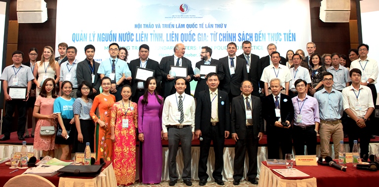 Ban Tổ chức VACI 2016 chụp ảnh lưu niệm tại Hội thảo